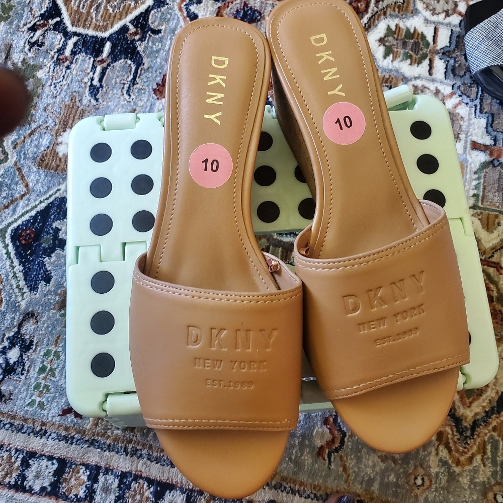 New without Tags Clogs.